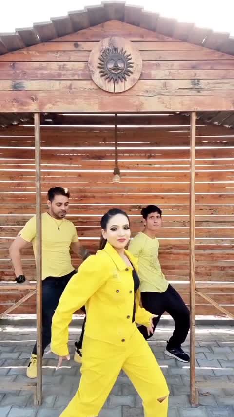 The Yellow Bees

 #NavratnaCoolChampi #JanHitKiMoj #EmojiGif #PehliMulaqat #MojGlamGala #trending #foryou #foryoupage #reelitfeelit #dance #reelkarofeelkaro #explore